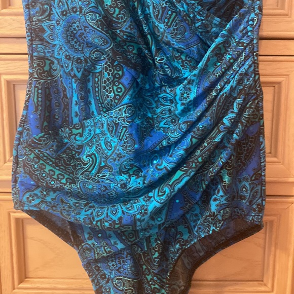 Miraclesuit One Piece - Picture 2 of 12